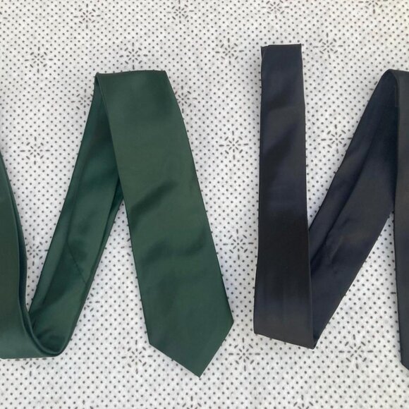 Set of 2 Men Slim Necktie Fashion Solid Ties Black and Dark Green - Picture 8 of 9